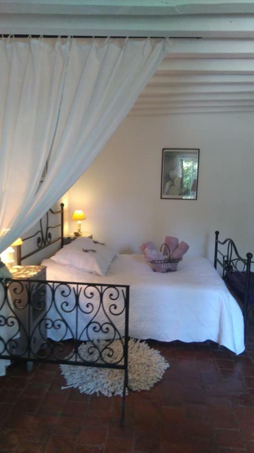 Le Vol Du Papillon Hotel Трени Екстериор снимка