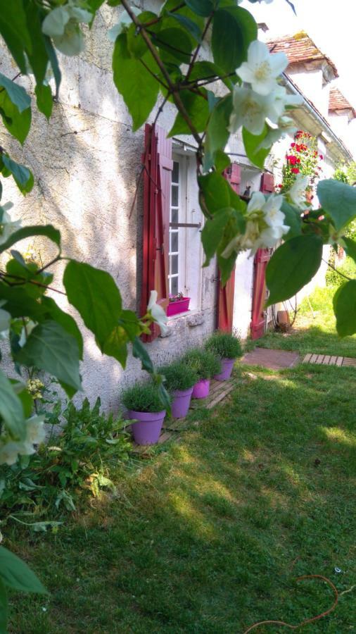 Le Vol Du Papillon Hotel Трени Екстериор снимка